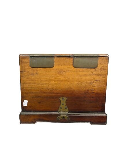 Chine - Coffret en bois et incrustations de nacre à décor d'aigle et autres ois…