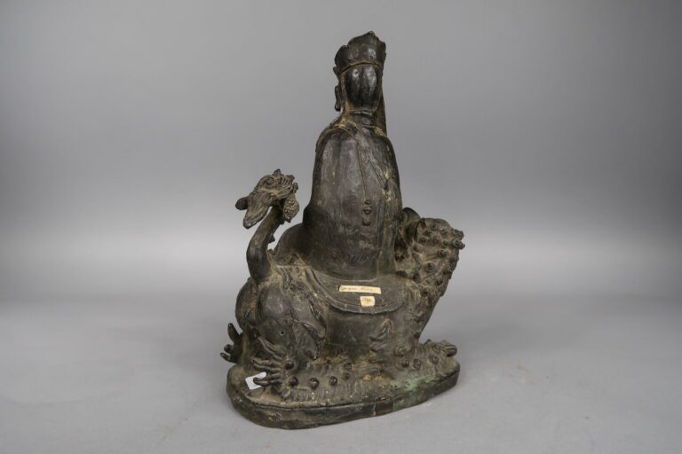 Chine - Dynastie MING (1368 - 1644), XVIIe siècle - Groupe en bronze à patine b…