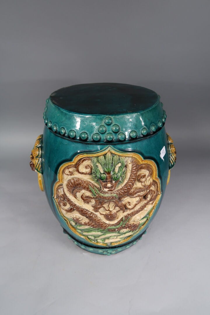 Chine, Fin XIXe siècle - Tabouret en grès émaillé bleu turquoise de style fahua…