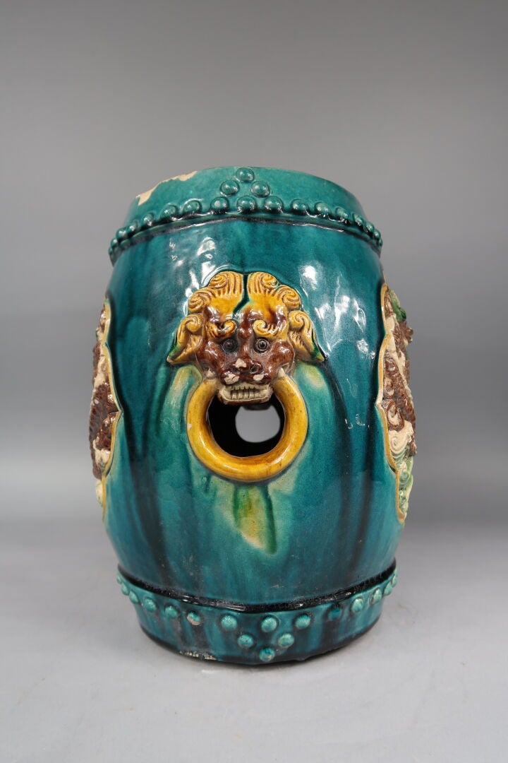 Chine, Fin XIXe siècle - Tabouret en grès émaillé bleu turquoise de style fahua…