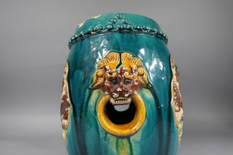 Chine, Fin XIXe siècle - Tabouret en grès émaillé bleu turquoise de style fahua…