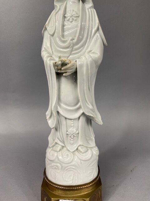 Chine - Grand sujet en porcelaine émaillée blanc dit "blanc de Chine" à l'effig…