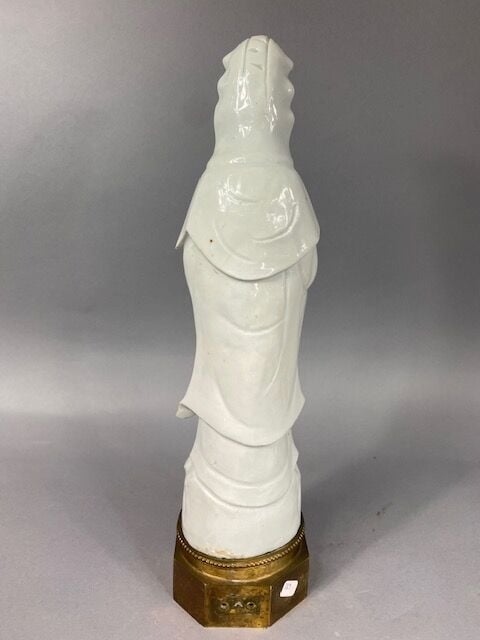 Chine - Grand sujet en porcelaine émaillée blanc dit "blanc de Chine" à l'effig…