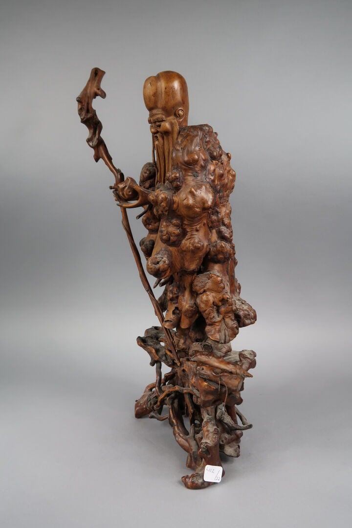 Chine - Grand sujet en racine sculptée à l'effigie de l'immortel Shou Laocse te…