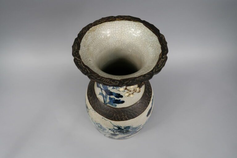 Chine, Nankin - Paire de vases en porcelaine de Nakin, à décor bleu blanc de dr…
