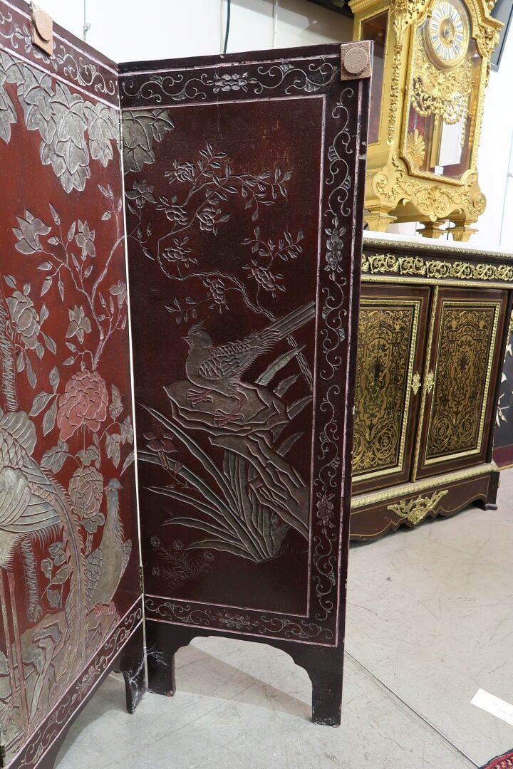Chine - Paravent à quatre feuilles en laque dans le goût Coromandel à décor de…