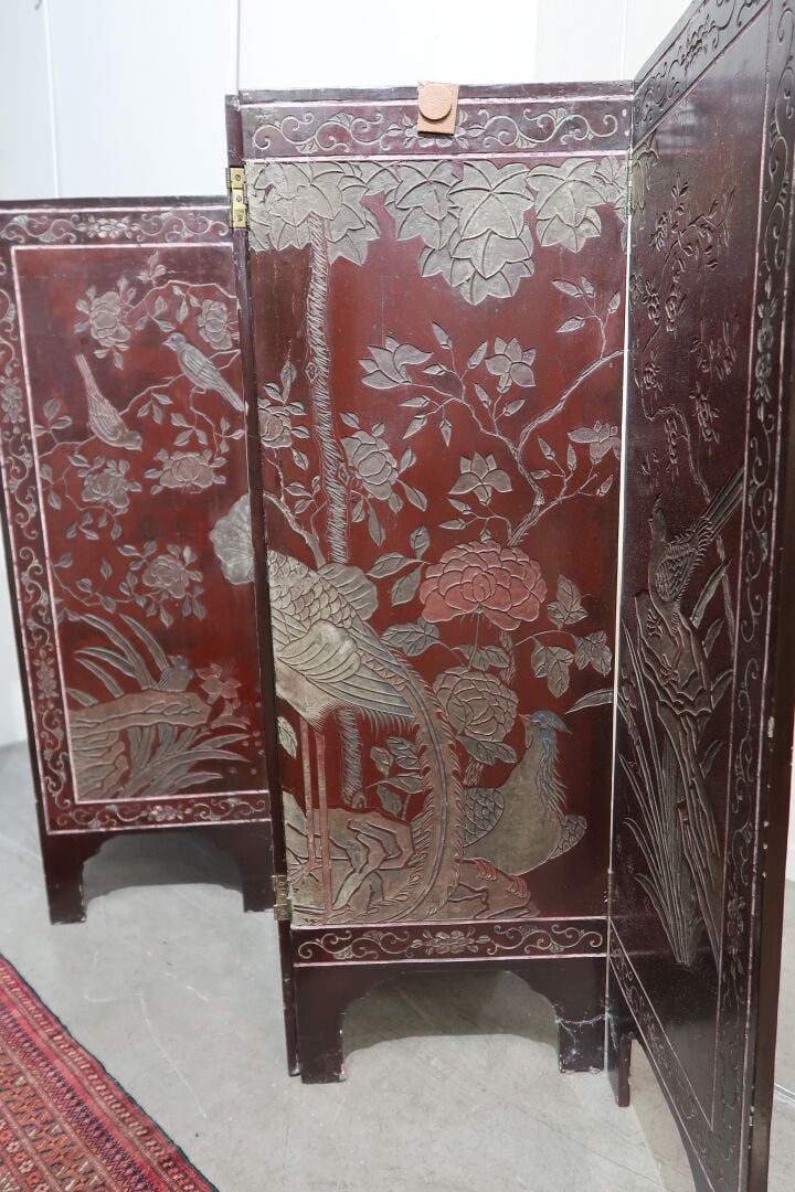 Chine - Paravent à quatre feuilles en laque dans le goût Coromandel à décor de…