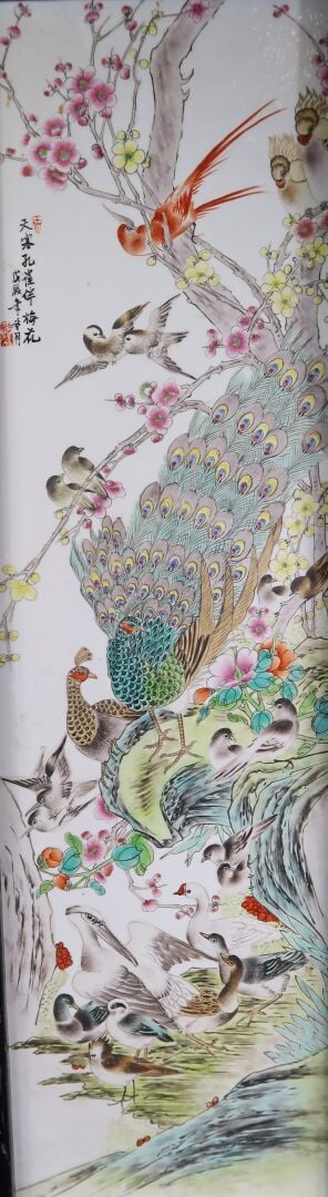 Chine - Plaque rectangulaire en porcelaine blanche émaillée polychrome, représe…