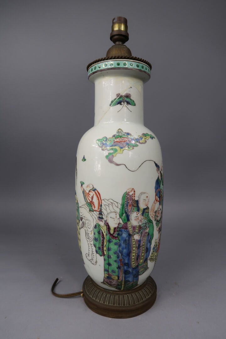 Chine, - Vase balustre en porcelaine émaillée dans le style de la "Famille vert…