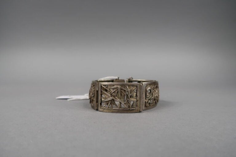 Chine / Vietnam - Bracelet à maillons articulés en argent (min. 800) à décor aj…