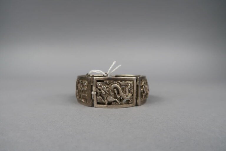 Chine / Vietnam - Bracelet à maillons articulés en argent (min. 800) à décor aj…