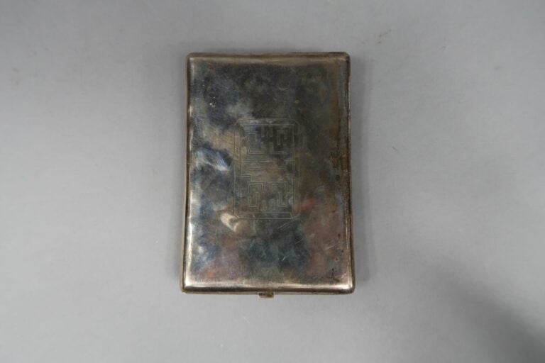 * Chine / Vietnam - Ensemble de deux etuis à cigarettes en argent bas titre à d…