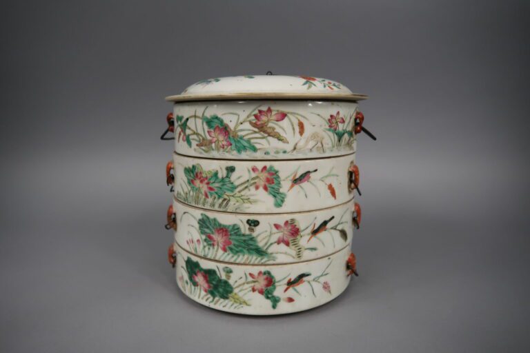 Chine, XIXe-XXe siècles - Boîte à pique-nique en porcelaine émaillée dans le go…