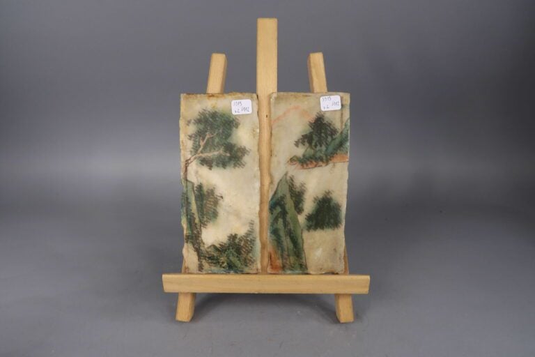 Chine, XIXe siècle - Ensemble de plaques en marbre à décor peint, de jeunes fem…