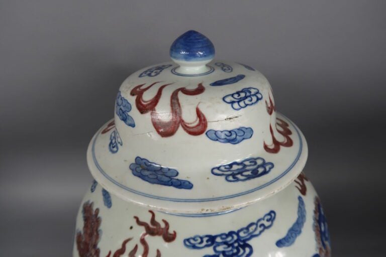 Chine, XIXe siècle - Importante potiche couverte de forme balustre en porcelain…