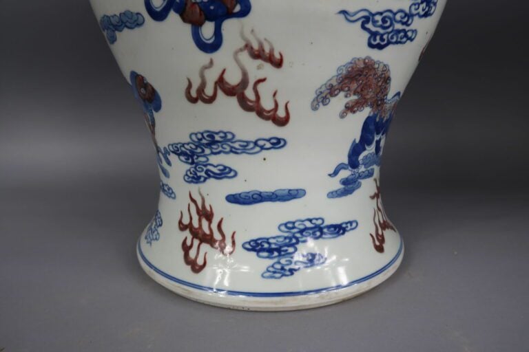Chine, XIXe siècle - Importante potiche couverte de forme balustre en porcelain…