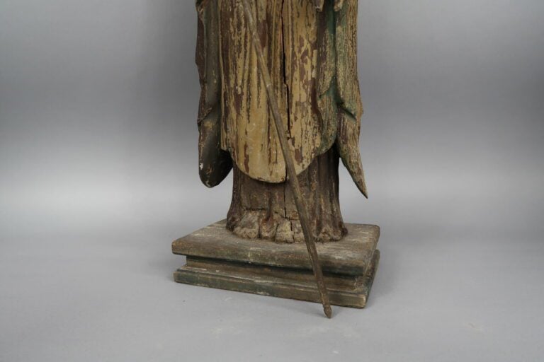 Chine, XVIIe - Grande sculpture en bois sculpté à l'effigie d'un moine - H : 66…