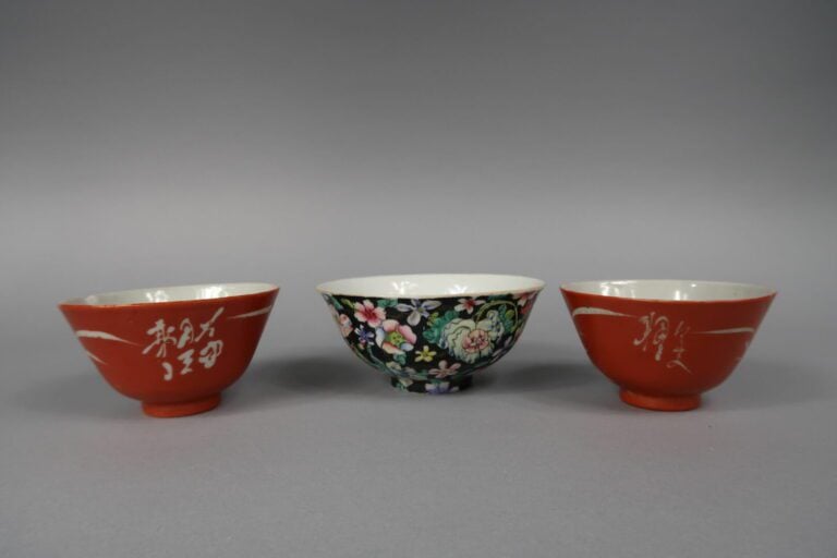 Chine, XXe siècle - Ensemble de six céramiques en porcelaine émaillée comprenan…