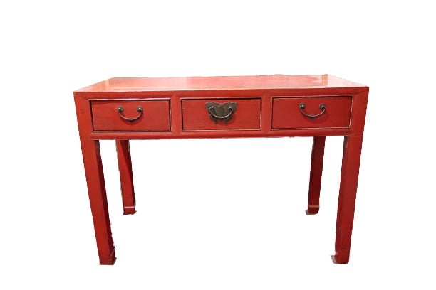 Chine, dans le goût, XXe siècle - Console rectangulaire en bois laqué rouge rep…