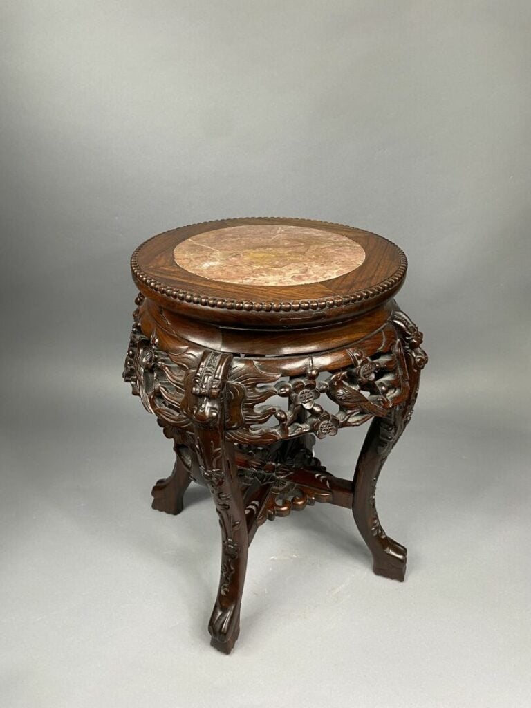 Chine du Sud / Vietnam - Petit tabouret d'appoint en bois sculpté et ajouré à d…