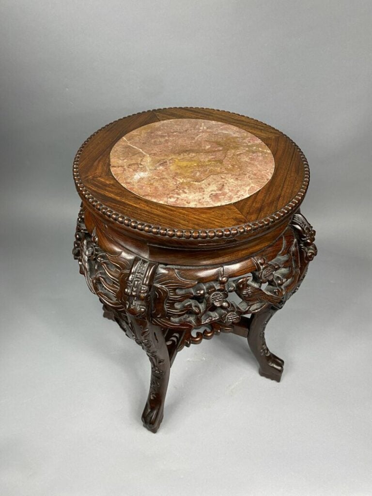 Chine du Sud / Vietnam - Petit tabouret d'appoint en bois sculpté et ajouré à d…