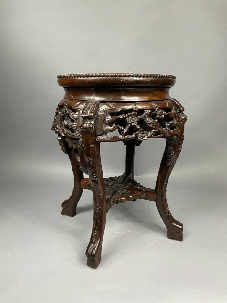 Chine du Sud / Vietnam - Petit tabouret d'appoint en bois sculpté et ajouré à d…
