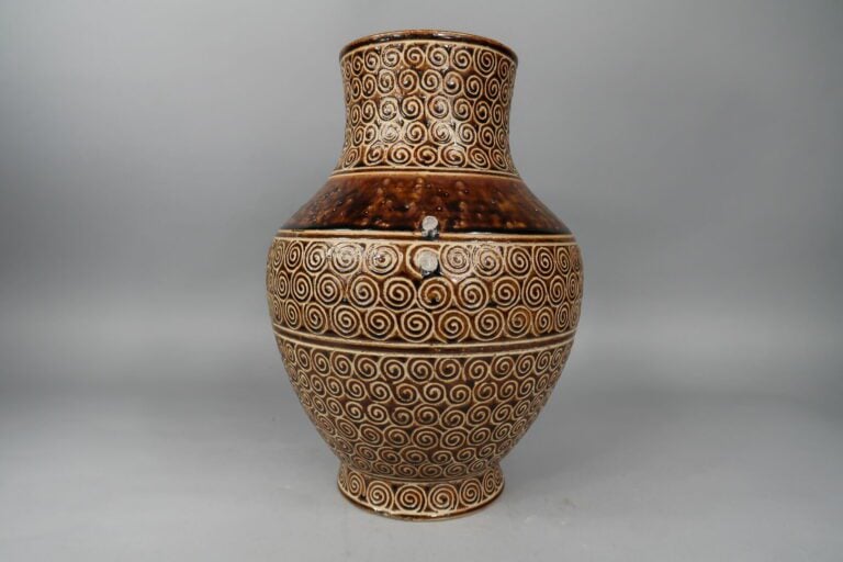 Chine du Sud / Vietnam - Vase balustre en grès émaillé dans les tons marrons à…