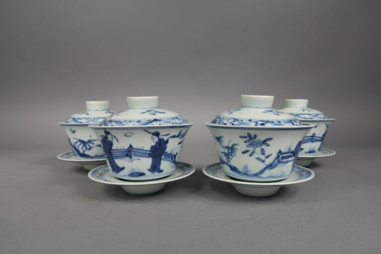 Chine du Sud / Vietnam, XXe siècle - Ensemble de quatre tasses couvertes et leu…