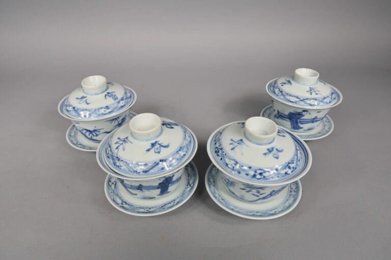 Chine du Sud / Vietnam, XXe siècle - Ensemble de quatre tasses couvertes et leu…