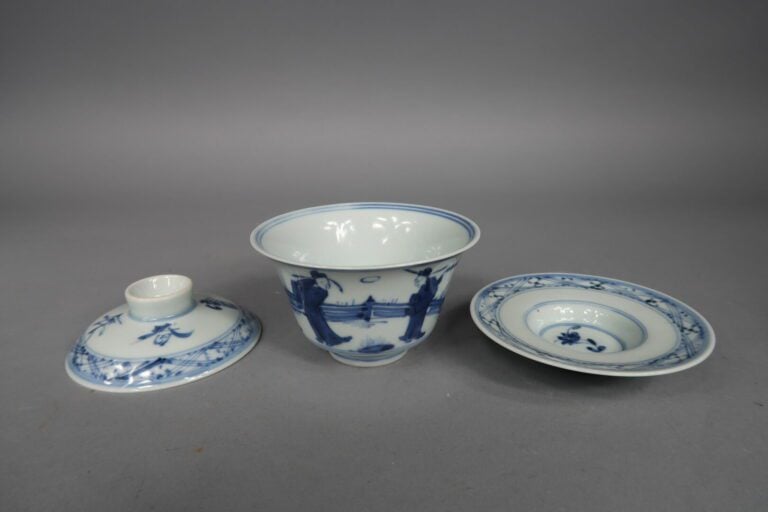 Chine du Sud / Vietnam, XXe siècle - Ensemble de quatre tasses couvertes et leu…