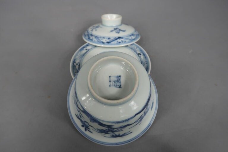 Chine du Sud / Vietnam, XXe siècle - Ensemble de quatre tasses couvertes et leu…