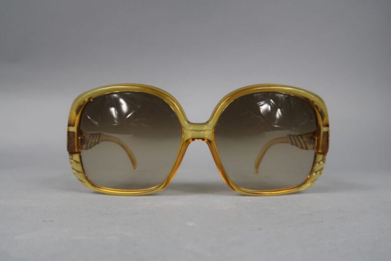 Christian DIOR - Paire de lunettes de soleil vintage, monture imitation écaille…