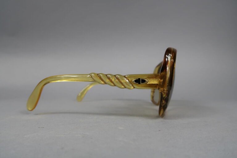 Christian DIOR - Paire de lunettes de soleil vintage, monture imitation écaille…