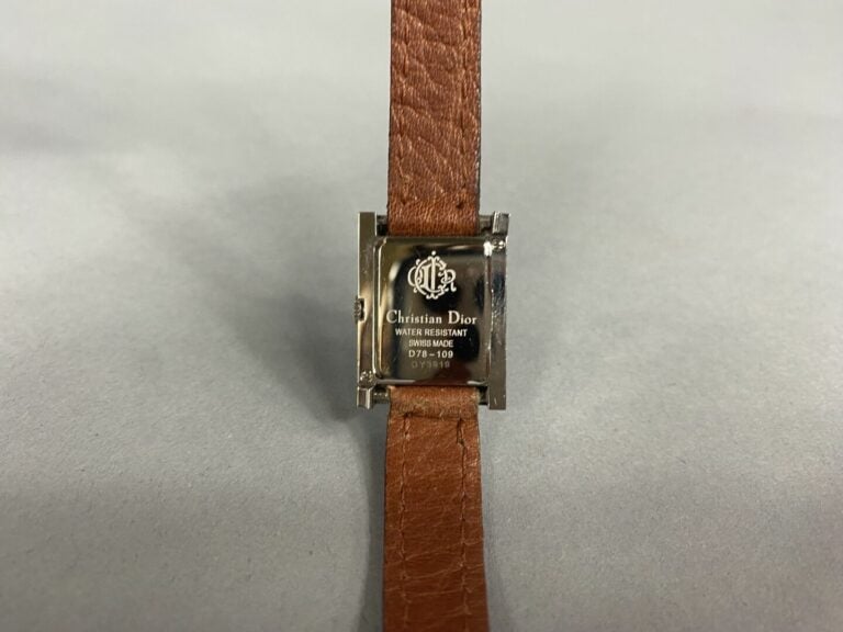 Christian DIOR Paris, Malice - Montre bracelet de dame, boîtier rectangulaire e…