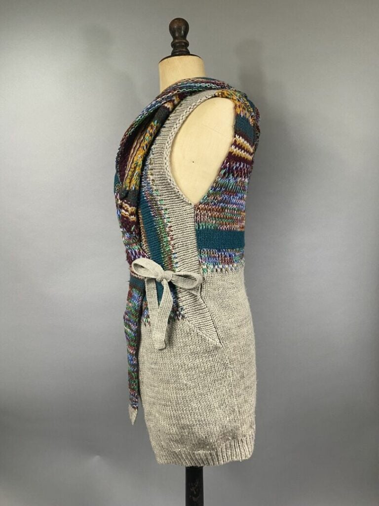 DRIES VAN NOTEN - Gilet à nouer en laine et cachemire gris à rayures multicolor…