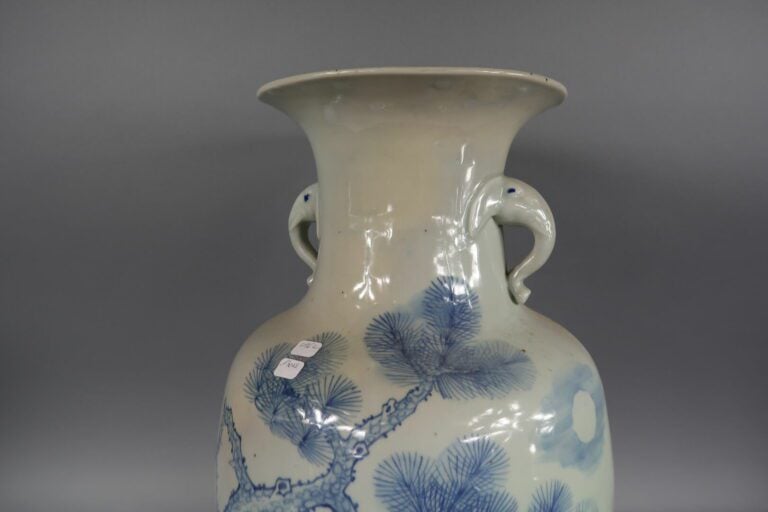 Dans le goût asiatique - Grand vase balustre en porcelaine émaillé celadon à dé…