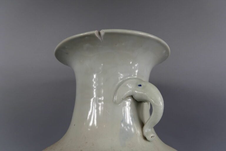 Dans le goût asiatique - Grand vase balustre en porcelaine émaillé celadon à dé…