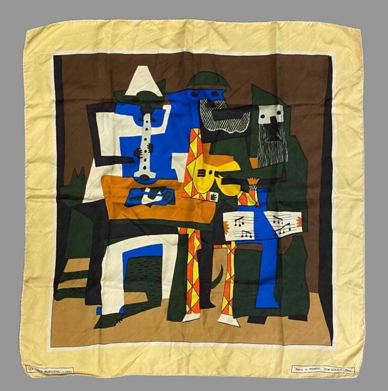 D'après PICASSO - Lot de deux carrés en soie - (trous, taches)