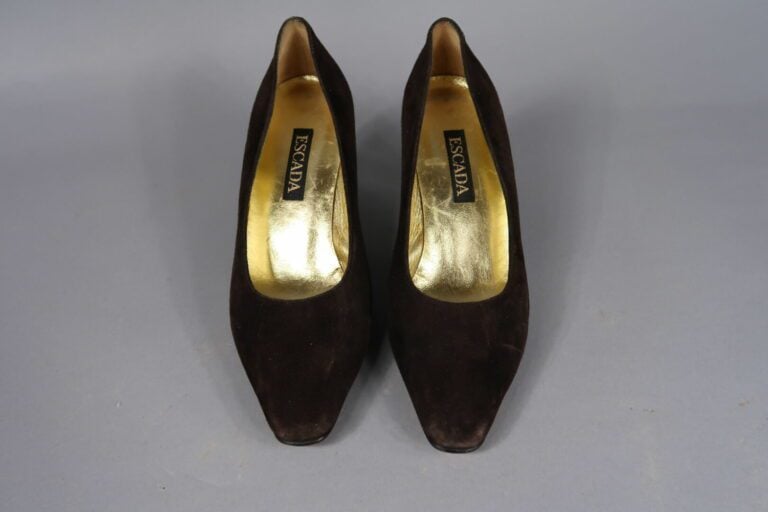 ESCADA - Paire d'escarpins en daim marron et talon doré texturé - Pointure 36 -…