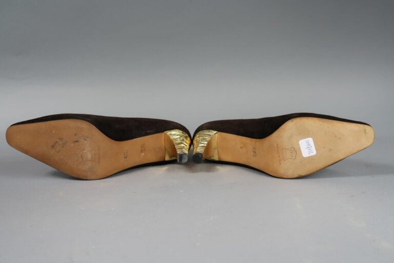 ESCADA - Paire d'escarpins en daim marron et talon doré texturé - Pointure 36 -…