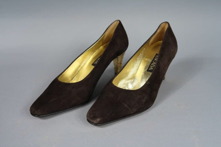 ESCADA - Paire d'escarpins en daim marron et talon doré texturé - Pointure 36 -…