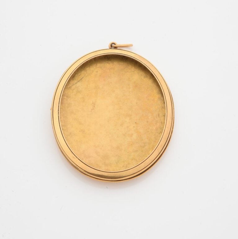 Ecole française du XIXe siècle - Portrait d'officier - Pendentif médaillon oval…