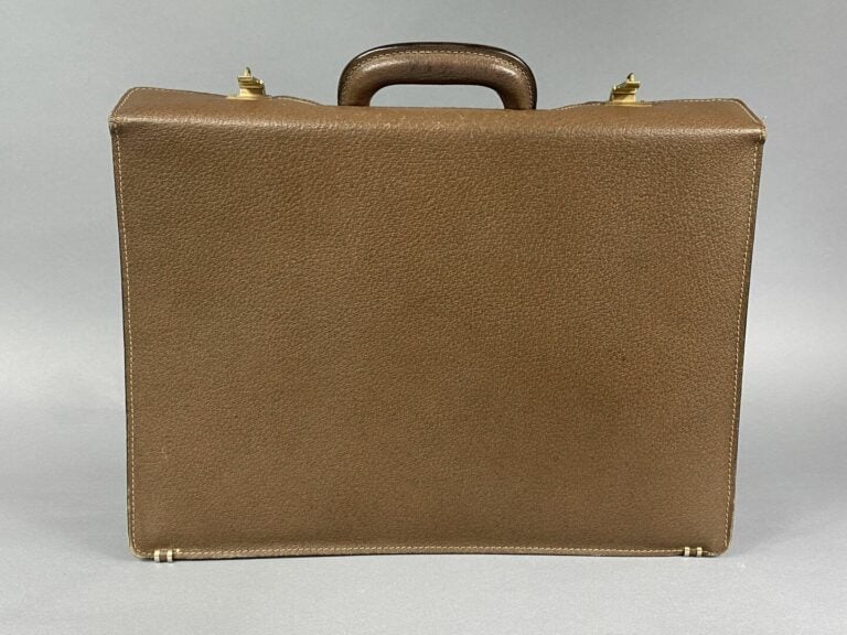 GUCCI - Attaché-case en cuir grainé marron - 11 x 42 x 30 cm - Vers 1980