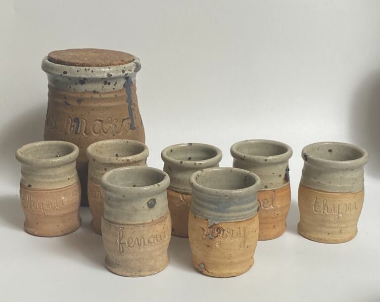 Gustave TIFFOCHE (1930 - 2011) - Suite de sept pots a épices en grès partiellem…