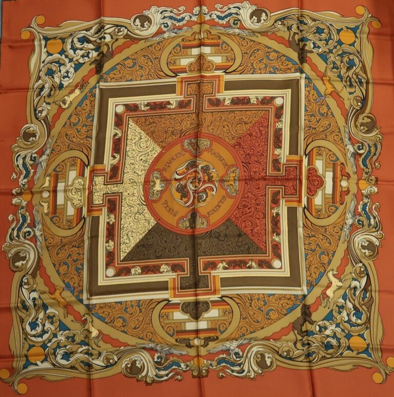 HERMES Paris - "Animaux solaires" - Carré en twill de soie à décor imprimé sur…