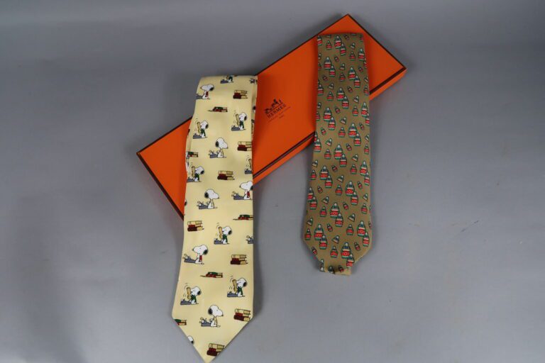 HERMES Paris - Cravate en soie à motif de poupées matriochka - Avec boîte de la…