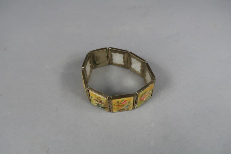 IRAN - Bracelet en métal argenté articulé orné de huit plaques émaillées sur na…