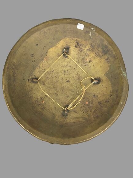 Indo-persan - Rondache en bronze à quatre bossettes à décor de frises feuillagé…