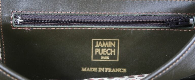 Jamin PUECH - Sac en cuir kaki à surpiqûres orange, fermeture à rabat - 17 x 30…
