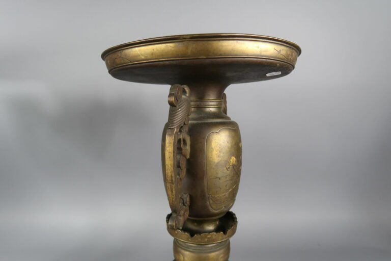 Japon - Epoque MEIJI (1868 - 1912) - Paire de vases usubata en bronze à décor i…